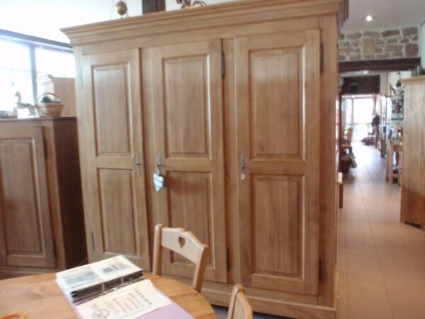 Armoire 3 portes sapin massif Rixheim 0